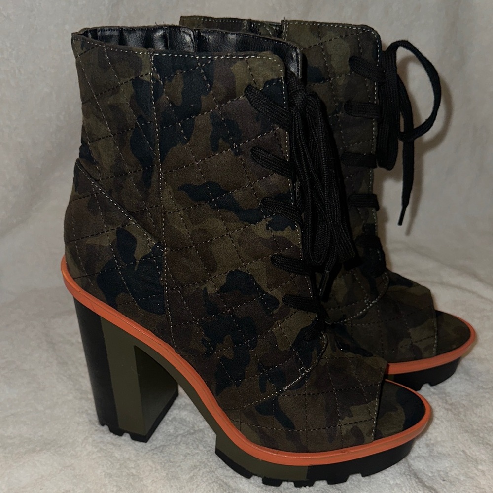Jessica Simpson Camouflage Peep-Toe Ankle Boots size 9